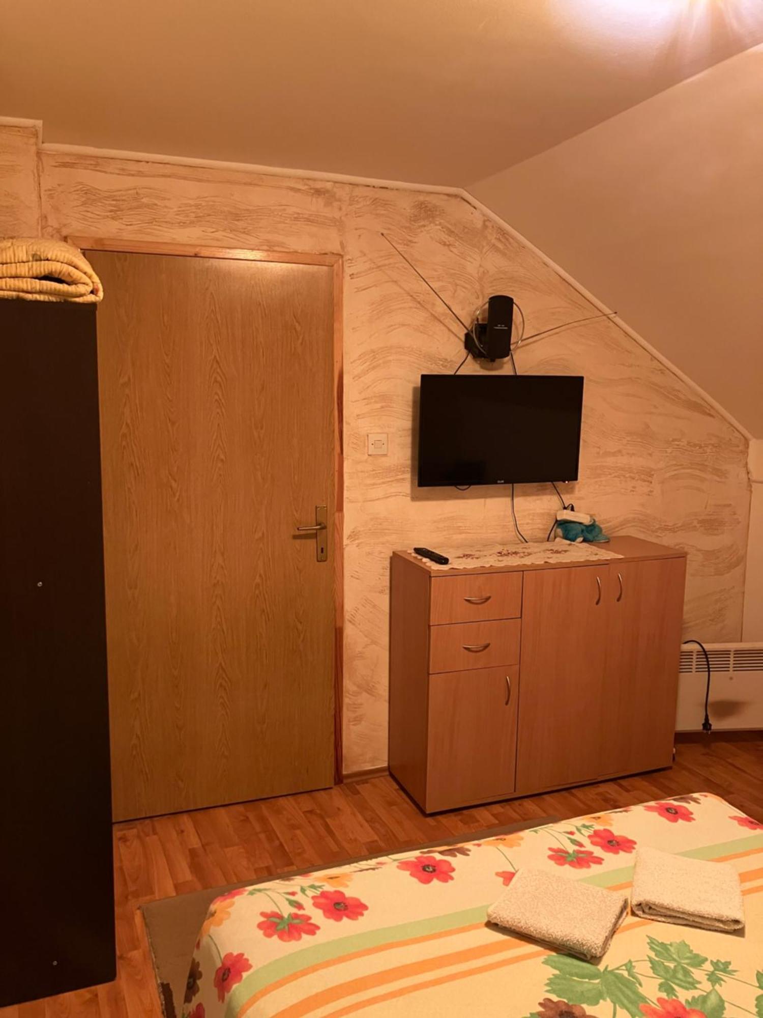 Apartmani Rada 兹拉蒂博尔 外观 照片